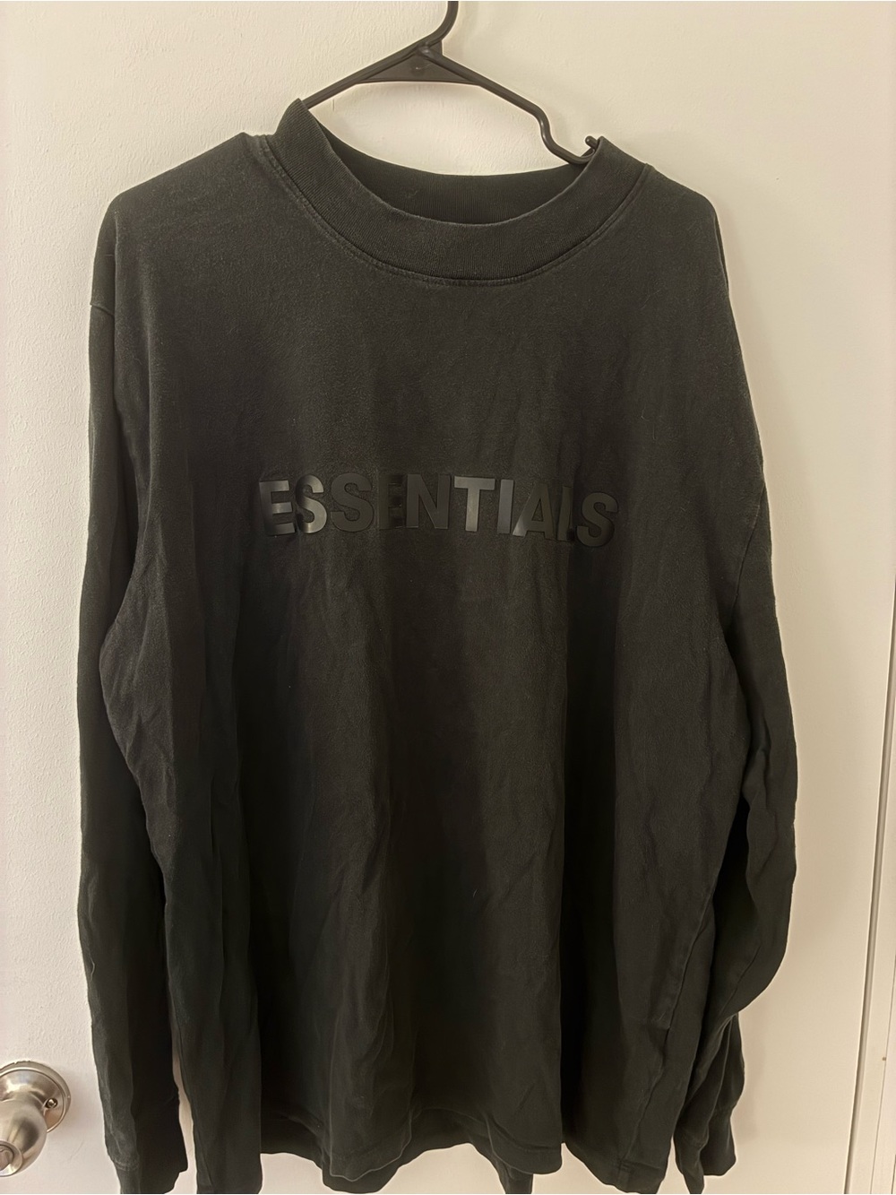 Essentials Black Lone Sleeve